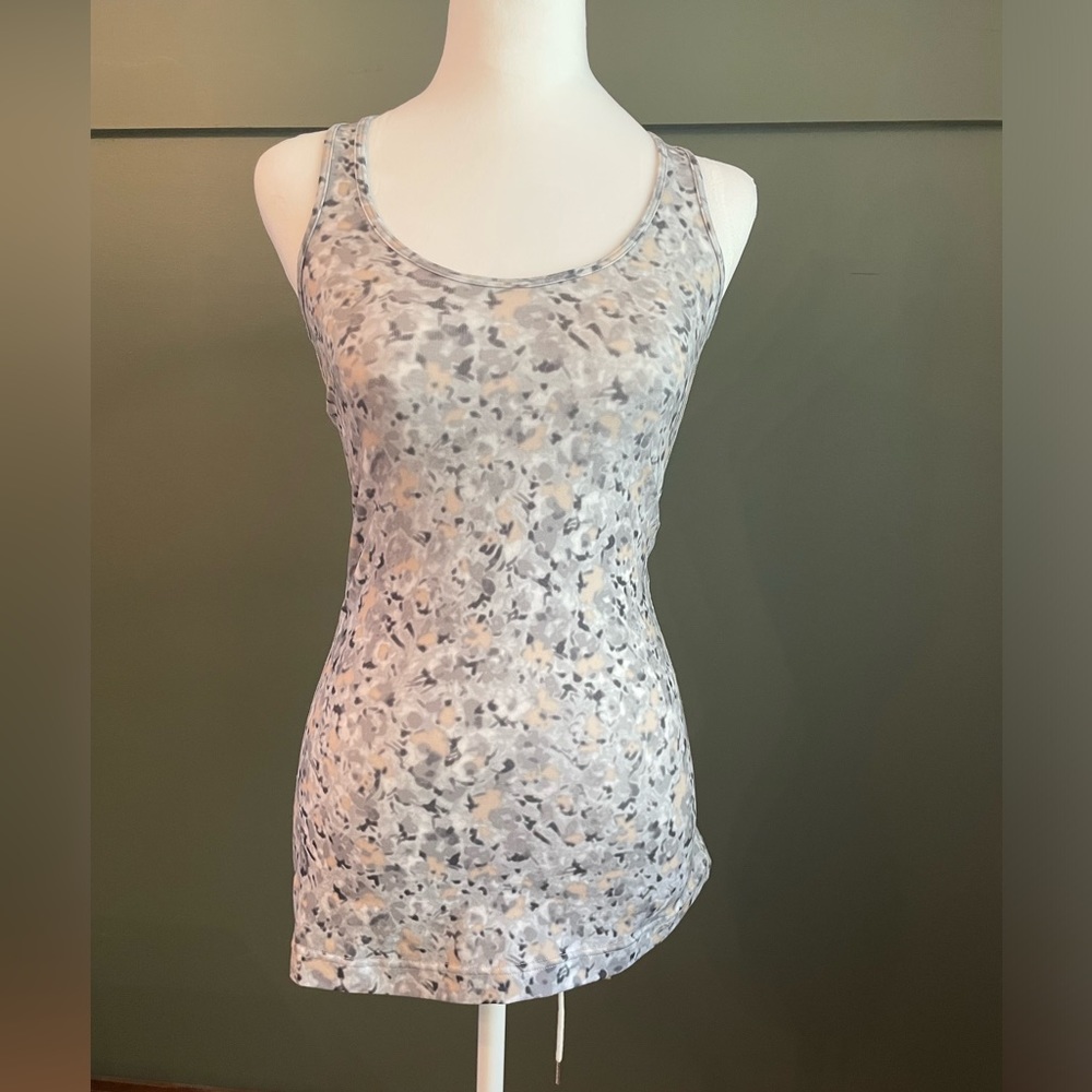Lululemon race back tank size 2